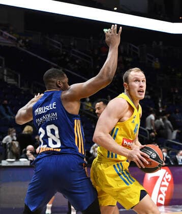 Basketball, men, season 2021 2022, Turkish Airlines EuroLeague 22 matchday , Alba Berlin Real Madrid, v l Guerschon Yabusele Real Madrid , Luke Sikma Alba Berlin , 20 01 2022, Copyright: xSebastianxRäppold MatthiasxKochx