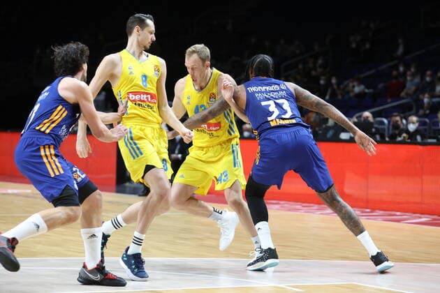 DEU, EuroLaegue, ALBA vs Real Madrid, 20 01 2022, Mercedes Benz Arena, Berlin, DEU, EuroLaegue, ALBA vs Real Madrid, in picture Luke Sikma ALBA Berlin 43 , Marcus Eriksson ALBA Berlin 8 , Trey Thompkins Real Madrid 33 , Sergio Llull Real Madrid 23 nordphotoxGmbHx xEngler nph00076