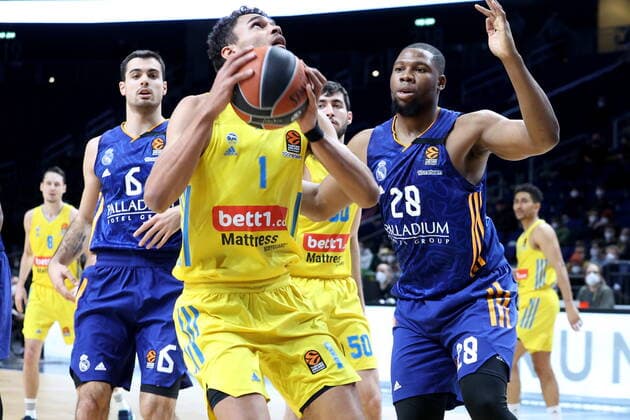 DEU, EuroLaegue, ALBA vs Real Madrid, 20 01 2022, Mercedes Benz Arena, Berlin, DEU, EuroLaegue, ALBA vs Real Madrid, in picture Oscar da Silva ALBA Berlin 1 , Guerschon Yabusele Real Madrid 28 , Alberto Abalde Diaz Real Madrid 6 nordphotoxGmbHx xEngler nph00076