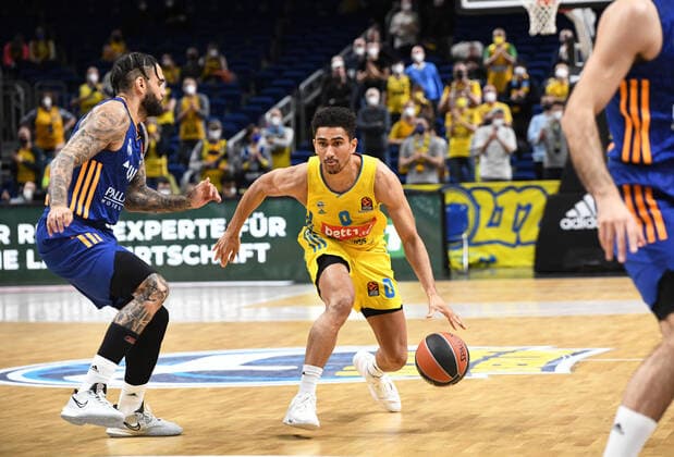 Basketball, men, season 2021 2022, Turkish Airlines EuroLeague 22 matchday , Alba Berlin Real Madrid, v l Jeffery Taylor Real Madrid , Maodo Lo Alba Berlin , 20 01 2022, Copyright: xSebastianxRäppold MatthiasxKochx
