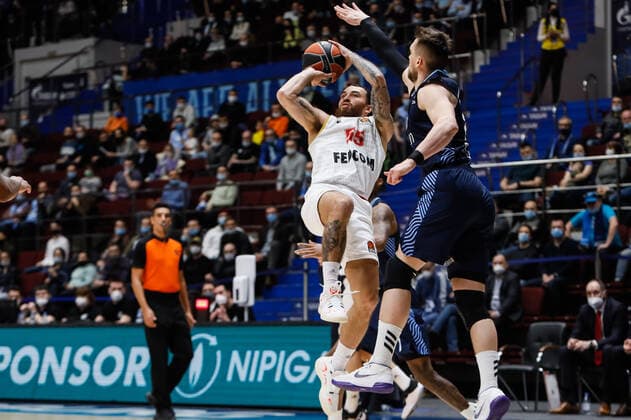Zenit St Petersburg V AS Monaco - Turkish Airlines EuroLeague Mateusz Ponitka (R) of Zenit and Mike James (C) of AS Monaco in action during the EuroLeague Basketball match between Zenit St. Petersburg and AS Monaco on January 20, 2022 at Sibur Arena in Saint Petersburg, Russia. Saint Petersburg Russia  Copyright: xMikexKireevx originalFilename:kireev-notitle220120_npnvk.jpg