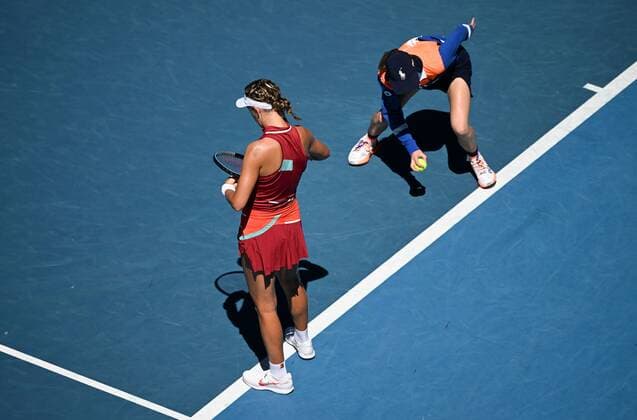 Mandatory Credit: Photo by James Gourley Shutterstock (12765086q) A ball boy in action next to Victoria Azarenka Australian Open, Day Five, Tennis, Melbourne Park, Melbourne, Australia - 21 Jan 2022 Australian Open, Day Five, Tennis, Melbourne Park, Melbourne, Australia - 21 Jan 2022 Copyright: xJamesxGourley Shutterstockx 12765086q