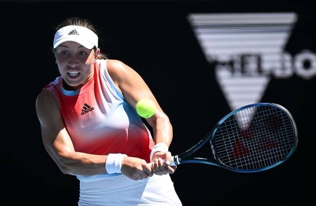 Mandatory Credit: Photo by James Gourley Shutterstock (12765086t) Jessica Pegula in third round action Australian Open, Day Five, Tennis, Melbourne Park, Melbourne, Australia - 21 Jan 2022 Australian Open, Day Five, Tennis, Melbourne Park, Melbourne, Australia - 21 Jan 2022 Copyright: xJamesxGourley Shutterstockx 12765086t