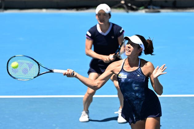 TENNIS AUSTRALIAN OPEN, Shuko Aoyama and Ena Shibahara of Japan during their women?s doubles round 2 match against Priscilla Hon and Lizette Cabrera of Australia on Day 5 of the Australian Open, at Melbourne Park, in Melbourne, Friday, January 21, 2022. ( NO ARCHIVING, EDITORIAL USE ONLY, NO USE IN BOOKS WITHOUT CONSENT MELBOURNE VIC AUSTRALIA  Copyright: xDEANxLEWINSx 20220121001615366323