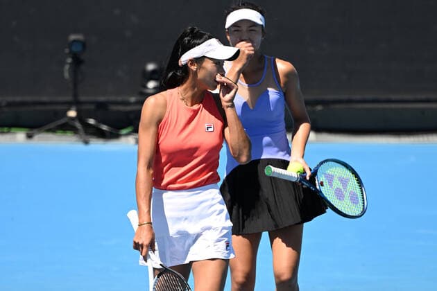 TENNIS AUSTRALIAN OPEN, Priscilla Hon and Lizette Cabrera of Australia during their women?s doubles round 2 match against Shuko Aoyama and Ena Shibahara of Japan on Day 5 of the Australian Open, at Melbourne Park, in Melbourne, Friday, January 21, 2022. ( NO ARCHIVING, EDITORIAL USE ONLY, NO USE IN BOOKS WITHOUT CONSENT MELBOURNE VIC AUSTRALIA  Copyright: xDEANxLEWINSx 20220121001615367818