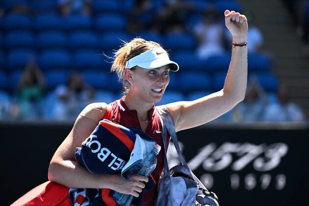 TENNIS AUSTRALIAN OPEN, Paula Badosa of Spain gestures to the crowd following her win in the third round Women?s singles match against Marta Kostyuk of Ukraine on Day 5 of the Australian Open, at Melbourne Park, in Melbourne, Friday, January 21, 2022. ( NO ARCHIVING, EDITORIAL USE ONLY, NO USE IN BOOKS WITHOUT CONSENT MELBOURNE VIC AUSTRALIA  Copyright: xDEANxLEWINSx 20220121001615392957