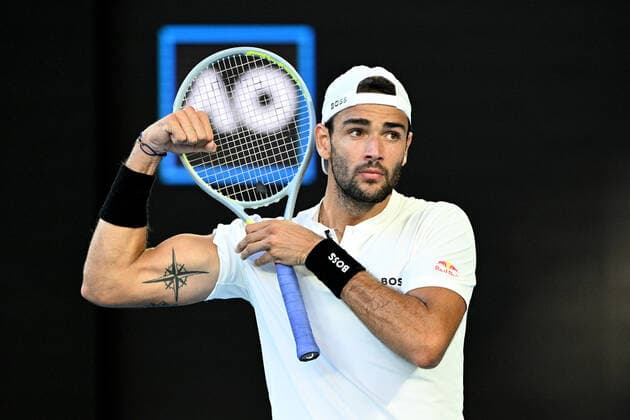 TENNIS AUSTRALIAN OPEN, Matteo Berrettini of Italy celebrates after winning his third round Men?s singles match against Carlos Acaraz of Spain on Day 5 of the Australian Open, at Melbourne Park, in Melbourne, Friday, January 21, 2022. ( NO ARCHIVING, EDITORIAL USE ONLY, NO USE IN BOOKS WITHOUT CONSENT MELBOURNE VIC AUSTRALIA  Copyright: xDAVExHUNTx 20220121001615414446