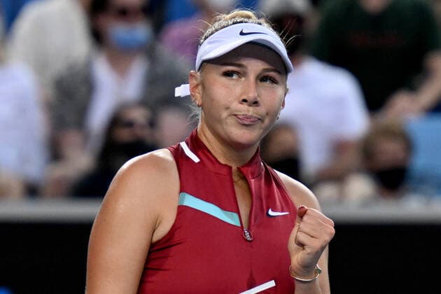 TENNIS AUSTRALIAN OPEN, Amanda Anisimova of the USA gestures during her third round Women?s singles match against Naomi Osaka of Japan on Day 5 of the Australian Open, at Melbourne Park, in Melbourne, Friday, January 21, 2022. ( NO ARCHIVING, EDITORIAL USE ONLY, NO USE IN BOOKS WITHOUT CONSENT MELBOURNE VIC AUSTRALIA  Copyright: xDEANxLEWINSx 20220121001615439805