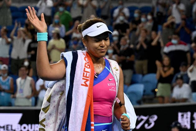 TENNIS AUSTRALIAN OPEN, Naomi Osaka of Japan gestures to the crowd as she leaves the court following her loss in the third round Women?s singles match against Amanda Anisimova of the USA on Day 5 of the Australian Open, at Melbourne Park, in Melbourne, Friday, January 21, 2022. ( NO ARCHIVING, EDITORIAL USE ONLY, NO USE IN BOOKS WITHOUT CONSENT MELBOURNE VIC AUSTRALIA  Copyright: xDEANxLEWINSx 20220121001615458941