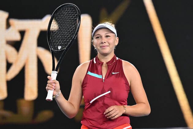 January 21, 2022: AMANDA ANISIMOVA (USA) celebrates after defeating 13th seed NAOMI OSAKA (JPN) on Margaret Court Arena in a Women s Singles 3rd round match on day 5 of the 2022 Australian Open in Melbourne, Australia. Cal Media. ANISIMOVA won 4:6 6:3 7:6 USA - ZUMAc04_ 20220121_zaf_c04_049 Copyright: xSydneyxLowx