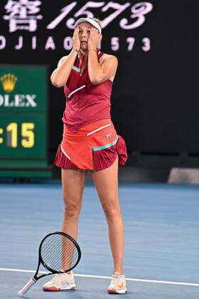 January 21, 2022: AMANDA ANISIMOVA (USA) celebrates after defeating 13th seed N. Osaka (JPN) on Margaret Court Arena in a Women s Singles 3rd round match on day 5 of the 2022 Australian Open in Melbourne, Australia. Anisimova won 4:6, 6:3, 7:6. MELBOURNE AUSTRALIA - ZUMAc04_ 20220121_zaf_c04_051 Copyright: xSydneyxLowx