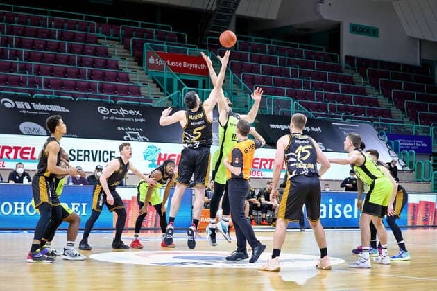 medi bayreuth Basketball Loewen Braunschweig , Basketball, Bundesliga, BBL, Spieltag 18, Spielzeit 2021 2022, 21 01 2022, medi bayreuth Basketball Loewen Braunschweig , Basketball, Bundesliga, BBL, Spieltag 18, Spielzeit 2021 2022, 21 01 2022, Foto EIBNER Thorsten OCHS Bayreuth Copyright: xEibner-Pressefoto ThorstenxOchsx EP_TOS