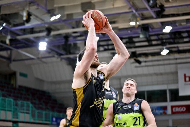 medi bayreuth Basketball Loewen Braunschweig , Basketball, Bundesliga, BBL, Spieltag 18, Spielzeit 2021 2022, 21 01 2022, medi bayreuth Basketball Loewen Braunschweig , Basketball, Bundesliga, BBL, Spieltag 18, Spielzeit 2021 2022, 21 01 2022, Foto EIBNER Thorsten OCHS Bayreuth Copyright: xEibner-Pressefoto ThorstenxOchsx EP_TOS