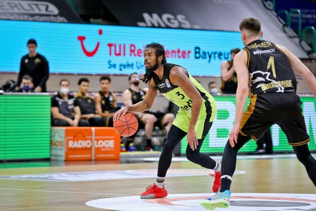 medi bayreuth Basketball Loewen Braunschweig , Basketball, Bundesliga, BBL, Spieltag 18, Spielzeit 2021 2022, 21 01 2022, medi bayreuth Basketball Loewen Braunschweig , Basketball, Bundesliga, BBL, Spieltag 18, Spielzeit 2021 2022, 21 01 2022, Foto EIBNER Thorsten OCHS Bayreuth Copyright: xEibner-Pressefoto ThorstenxOchsx EP_TOS
