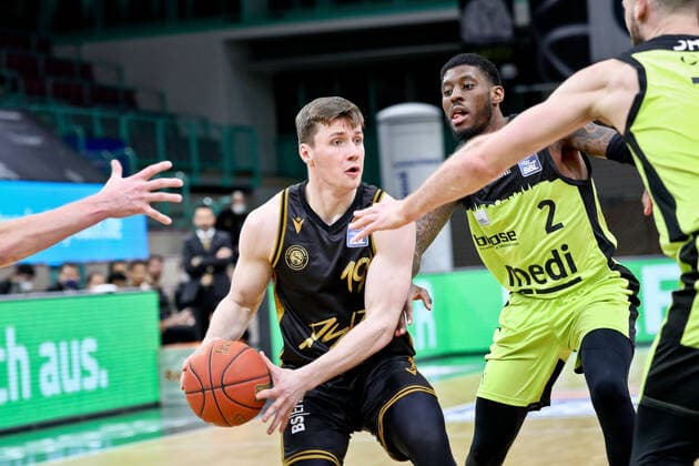 medi bayreuth Basketball Loewen Braunschweig , Basketball, Bundesliga, BBL, Spieltag 18, Spielzeit 2021 2022, 21 01 2022, medi bayreuth Basketball Loewen Braunschweig , Basketball, Bundesliga, BBL, Spieltag 18, Spielzeit 2021 2022, 21 01 2022, Foto EIBNER Thorsten OCHS Bayreuth Copyright: xEibner-Pressefoto ThorstenxOchsx EP_TOS