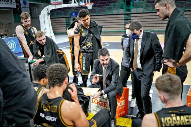 medi bayreuth Basketball Loewen Braunschweig , Basketball, Bundesliga, BBL, Spieltag 18, Spielzeit 2021 2022, 21 01 2022, medi bayreuth Basketball Loewen Braunschweig , Basketball, Bundesliga, BBL, Spieltag 18, Spielzeit 2021 2022, 21 01 2022, Foto EIBNER Thorsten OCHS Bayreuth Copyright: xEibner-Pressefoto ThorstenxOchsx EP_TOS