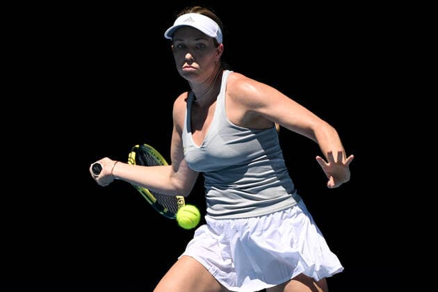 TENNIS AUSTRALIAN OPEN, Danielle Collins of the USA plays a shot during her third round match against Clara Tauson of Denmark on Day 6 of the Australian Open, at Melbourne Park, in Melbourne, Saturday, January 22, 2022. ( NO ARCHIVING, EDITORIAL USE ONLY, NO USE IN BOOKS WITHOUT CONSENT MELBOURNE VIC AUSTRALIA  Copyright: xDEANxLEWINSx 20220122001615683318
