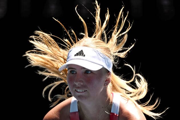 TENNIS AUSTRALIAN OPEN, Clara Tauson of Denmark serves during her third round match against Danielle Collins of the USA on Day 6 of the Australian Open, at Melbourne Park, in Melbourne, Saturday, January 22, 2022. ( NO ARCHIVING, EDITORIAL USE ONLY, NO USE IN BOOKS WITHOUT CONSENT MELBOURNE VIC AUSTRALIA  Copyright: xDEANxLEWINSx 20220122001615706103