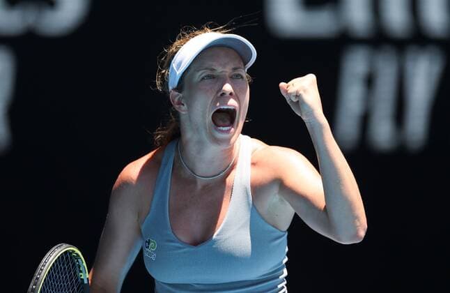 Mandatory Credit: Photo by Ella Ling Shutterstock (12765089ae) Danielle Collins celebrates Australian Open, Day Six, Tennis, Melbourne Park, Melbourne, Australia - 22 Jan 2022 Australian Open, Day Six, Tennis, Melbourne Park, Melbourne, Australia - 22 Jan 2022 Copyright: xEllaxLing Shutterstockx 12765089ae