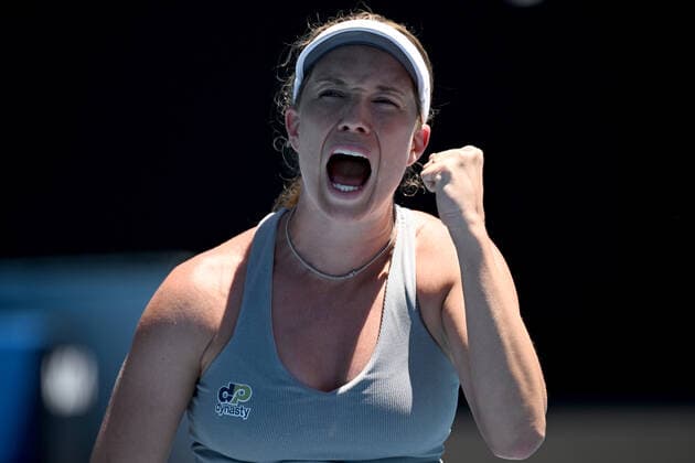 TENNIS AUSTRALIAN OPEN, Danielle Collins of the USA gestures during her third round match against Clara Tauson of Denmark on Day 6 of the Australian Open, at Melbourne Park, in Melbourne, Saturday, January 22, 2022. ( NO ARCHIVING, EDITORIAL USE ONLY, NO USE IN BOOKS WITHOUT CONSENT MELBOURNE VIC AUSTRALIA  Copyright: xDEANxLEWINSx 20220122001615715045