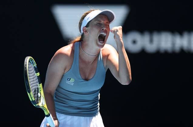 Mandatory Credit: Photo by Ella Ling Shutterstock (12765089ag) Danielle Collins celebrates Australian Open, Day Six, Tennis, Melbourne Park, Melbourne, Australia - 22 Jan 2022 Australian Open, Day Six, Tennis, Melbourne Park, Melbourne, Australia - 22 Jan 2022 Copyright: xEllaxLing Shutterstockx 12765089ag
