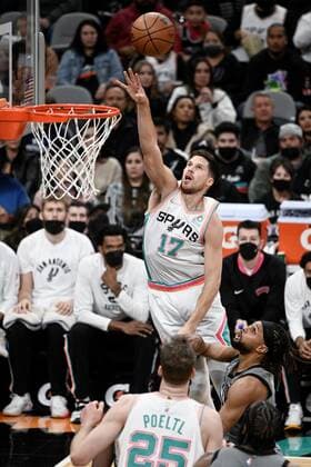 San Antonio Spurs forward Doug McDermott (17) shoots during an NBA, Basketball Herren, USA basketball game against the Brooklyn Nets, in San Antonio, USA Friday, 21 January, 2022. Brooklyn Nets vs. San Antonio Spurs !ACHTUNG: NUR REDAKTIONELLE NUTZUNG!  Copyright: xDarrenxAbatex AME342 20220122-07d71a90160297a0d900394bbd23bae228dc246f