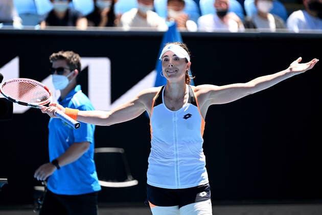 TENNIS AUSTRALIAN OPEN, Alize Cornet of France gestures to the crowd after winning her third round match against Tamara Zidansek of Slovenia on Day 6 of the Australian Open, at Melbourne Park, in Melbourne, Saturday, January 22, 2022. ( NO ARCHIVING, EDITORIAL USE ONLY, NO USE IN BOOKS WITHOUT CONSENT MELBOURNE VIC AUSTRALIA  Copyright: xDAVExHUNTx 20220122001615725699