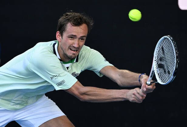 TENNIS AUSTRALIAN OPEN, Daniil Medvedev of Russia in action during his third round match against Botic van de Zandschulp of the Netherlands on Day 6 of the Australian Open, at Melbourne Park, in Melbourne, Saturday, January 22, 2022. ( NO ARCHIVING, EDITORIAL USE ONLY, NO USE IN BOOKS WITHOUT CONSENT MELBOURNE VIC AUSTRALIA  Copyright: xDAVExHUNTx 20220122001615810950