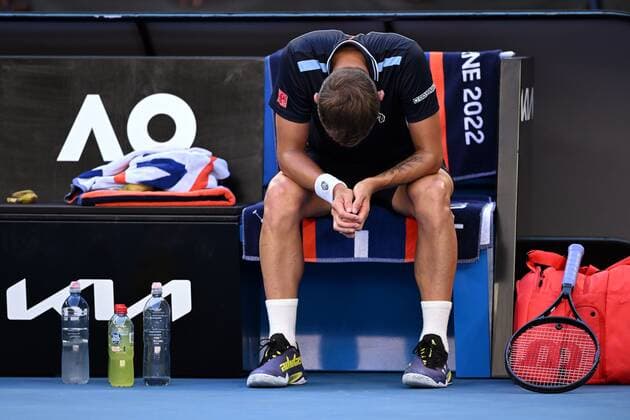 Mandatory Credit: Photo by James Gourley Shutterstock (12765088hh) Dan Evans dejected during his third round match Australian Open, Day Six, Tennis, Melbourne Park, Melbourne, Australia - 22 Jan 2022 Australian Open, Day Six, Tennis, Melbourne Park, Melbourne, Australia - 22 Jan 2022 Copyright: xJamesxGourley Shutterstockx 12765088hh