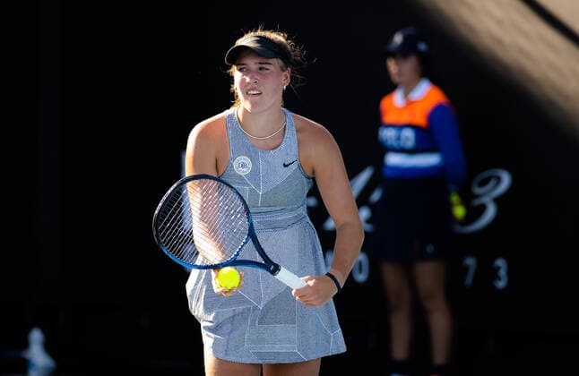 January 22, 2022, MELBOURNE, AUSTRALIA: Carolina Kuhl of Germany in action during the Juniors competition at the 2022 Australian Open Grand Slam Tennis Tournament against Lucija Ciric of Croatia MELBOURNE AUSTRALIA - ZUMAa181 20220122_zaa_a181_124 Copyright: xRobxPrangex