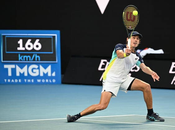 TENNIS AUSTRALIAN OPEN, Alex de Minaur of Australia in action during his third round match against Pablo Andujar of Spain on Day 6 of the Australian Open, at Melbourne Park, in Melbourne, Saturday, January 22, 2022. ( NO ARCHIVING, EDITORIAL USE ONLY, NO USE IN BOOKS WITHOUT CONSENT MELBOURNE VIC AUSTRALIA  Copyright: xDAVExHUNTx 20220122001615826067