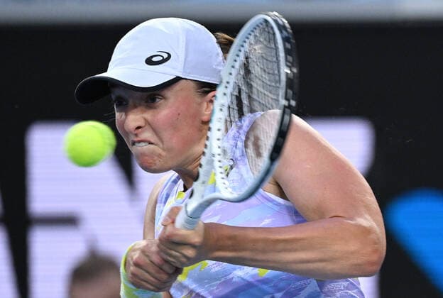 TENNIS AUSTRALIAN OPEN, Iga Swiatek of Poland plays a shot during her third round match against Daria Kasatkina of Russia on Day 6 of the Australian Open, at Melbourne Park, in Melbourne, Saturday, January 22, 2022. ( NO ARCHIVING, EDITORIAL USE ONLY, NO USE IN BOOKS WITHOUT CONSENT MELBOURNE VIC AUSTRALIA  Copyright: xDEANxLEWINSx 20220122001615826721