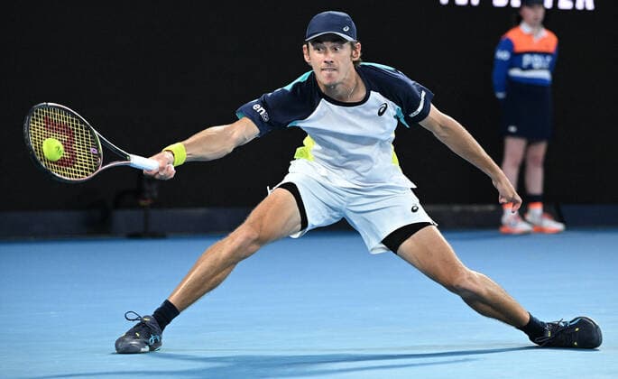 TENNIS AUSTRALIAN OPEN, Alex de Minaur of Australia in action during his third round match against Pablo Andujar of Spain on Day 6 of the Australian Open, at Melbourne Park, in Melbourne, Saturday, January 22, 2022. ( NO ARCHIVING, EDITORIAL USE ONLY, NO USE IN BOOKS WITHOUT CONSENT MELBOURNE VIC AUSTRALIA  Copyright: xDAVExHUNTx 20220122001615830041