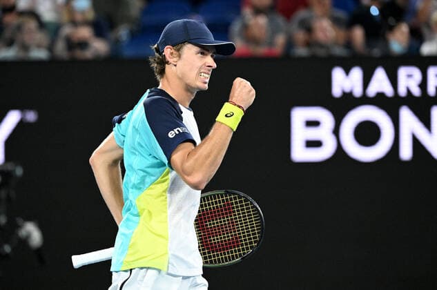 TENNIS AUSTRALIAN OPEN, Alex de Minaur of Australia celebrates during his third round match against Pablo Andujar of Spain on Day 6 of the Australian Open, at Melbourne Park, in Melbourne, Saturday, January 22, 2022. ( NO ARCHIVING, EDITORIAL USE ONLY, NO USE IN BOOKS WITHOUT CONSENT MELBOURNE VIC AUSTRALIA  Copyright: xDAVExHUNTx 20220122001615830528