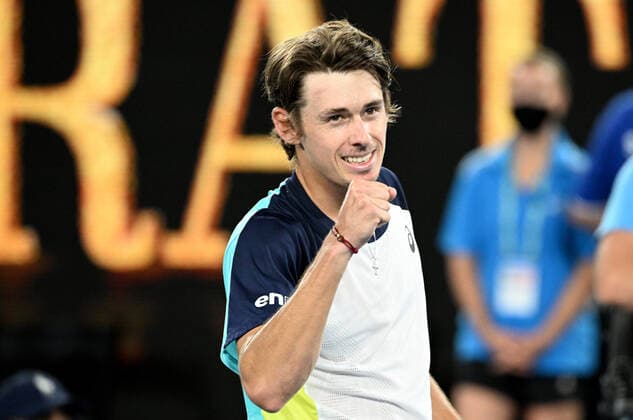 TENNIS AUSTRALIAN OPEN, Alex de Minaur of Australia celebrates winning during his third round match against Pablo Andujar of Spain on Day 6 of the Australian Open, at Melbourne Park, in Melbourne, Saturday, January 22, 2022. ( NO ARCHIVING, EDITORIAL USE ONLY, NO USE IN BOOKS WITHOUT CONSENT MELBOURNE VIC AUSTRALIA  Copyright: xDAVExHUNTx 20220122001615834847