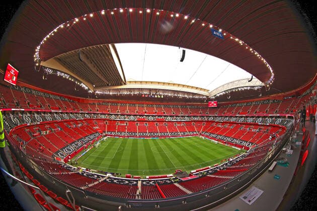 18.12.2021, Vorschau zur Fussball Weltmeisterschaft 2022 in Katar, VAE. Al Bayt Stadium in Al Khor - FIFA World Cup, WM, Weltmeisterschaft, Fussball Stadium (Katar), Es bietet Platz für 60.000 Zuschauer. Das Aussen-Design wie auch der Name geht auf die Bayt al Sha ar, den traditionellen Zelten der Nomaden Katars, zurück. *** 18 12 2021, Preview of the 2022 FIFA World Cup in Qatar, UAE Al Bayt Stadium in Al Khor FIFA World Cup Stadium Qatar , It can accommodate 60 000 spectators The exterior design as well as the name goes back to the Bayt al Sha ar, the traditional tents of the nomads of Qatar