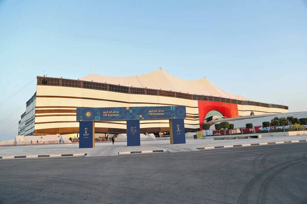30.11.2021, Vorschau zur Fussball Weltmeisterschaft 2022 in Katar, VAE. Al Bayt Stadium in Al Khor - FIFA World Cup, WM, Weltmeisterschaft, Fussball Stadium (Katar), Es bietet Platz für 60.000 Zuschauer. Das Aussen-Design wie auch der Name geht auf die Bayt al Sha ar, den traditionellen Zelten der Nomaden Katars, zurück. *** 30 11 2021, Preview of the 2022 FIFA World Cup in Qatar, UAE Al Bayt Stadium in Al Khor FIFA World Cup Stadium Qatar , It can accommodate 60 000 spectators The exterior design as well as the name goes back to the Bayt al Sha ar, the traditional tents of the nomads of Qatar