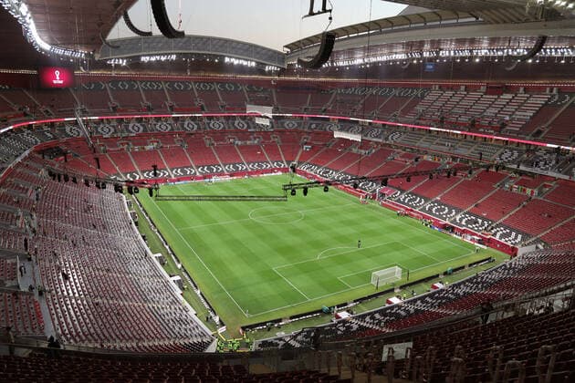 18.12.2021, Vorschau zur Fussball Weltmeisterschaft 2022 in Katar, VAE. Al Bayt Stadium in Al Khor - FIFA World Cup, WM, Weltmeisterschaft, Fussball Stadium (Katar), Es bietet Platz für 60.000 Zuschauer. Das Aussen-Design wie auch der Name geht auf die Bayt al Sha ar, den traditionellen Zelten der Nomaden Katars, zurück.