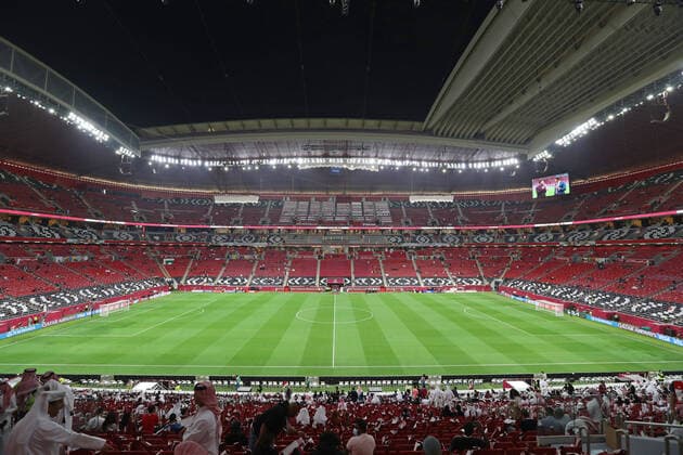 18.12.2021, Vorschau zur Fussball Weltmeisterschaft 2022 in Katar, VAE. Al Bayt Stadium in Al Khor - FIFA World Cup, WM, Weltmeisterschaft, Fussball Stadium (Katar), Es bietet Platz für 60.000 Zuschauer. Das Aussen-Design wie auch der Name geht auf die Bayt al Sha ar, den traditionellen Zelten der Nomaden Katars, zurück. *** 18 12 2021, Preview of the 2022 FIFA World Cup in Qatar, UAE Al Bayt Stadium in Al Khor FIFA World Cup Stadium Qatar , It can accommodate 60 000 spectators The exterior design as well as the name goes back to the Bayt al Sha ar, the traditional tents of the nomads of Qatar