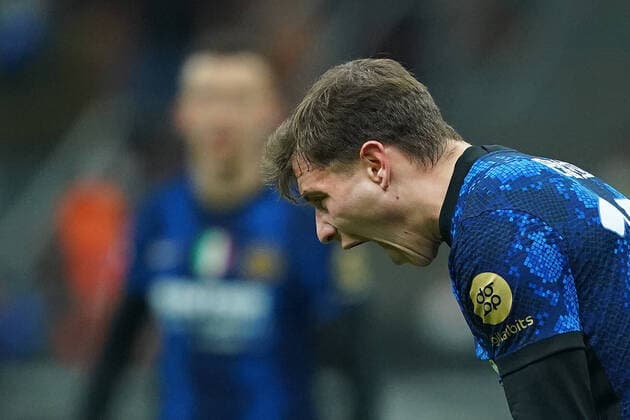 Photo Spada LaPresse January 22 , 2022 - Milan,Italy Soccer Inter vs Venezia - Italian Serie A Football Championship 2021 2022 - San Siro Stadium In the photo: Nicolo Barella (Inter Milan); celebrates after scoring goal 1-1  Copyright: xSpada LaPressex
