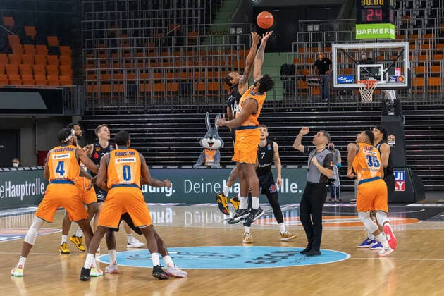 Jaron BLOSSOMGAME Ratiopharm Ulm, 4 Semaj CHRISTON Ratiopharm Ulm, 0 Karim JALLOW Ratiopharm Ulm, 35 Jonas RICHTER Niners Chemnitz, 7 Nick LASCH Niners Chemnitz, 14 Ratiopharm Ulm vs Niners Chemnitz, Basketball, Basketball Bundesliga, 18 Spieltag, 2021 2022, 22 01 2021, Ratiopharm Ulm vs Niners Chemnitz, Basketball, Basketball Bundesliga, 18 Spieltag, 2021 2022, 22 01 2021 New Ulm. Copyright: xEibner-Pressefotox EP_FMR