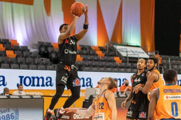 Semaj CHRISTON Ratiopharm Ulm, 0 Darion ATKINS Niners Chemnitz, 44 Trent LOCKETT Niners Chemnitz, 52 Ratiopharm Ulm vs Niners Chemnitz, Basketball, Basketball Bundesliga, 18 Spieltag, 2021 2022, 22 01 2021, Ratiopharm Ulm vs Niners Chemnitz, Basketball, Basketball Bundesliga, 18 Spieltag, 2021 2022, 22 01 2021 Neu Ulm Copyright: xEibner-Pressefotox EP_FMR