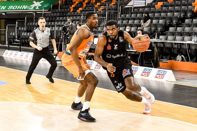 GER, BBL, ratiopharm Ulm vs Niners Chemnitz 22 01 2022, ratiopharm arena, New Ulm, GER, BBL, ratiopharm Ulm vs Niners Chemnitz, pictured Semaj Christon Ulm, 0 , Frantz Massenat Chemnitz, 15 nordphotoxGmbHx xHafner nph00200