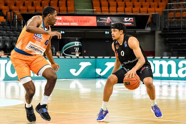 GER, BBL, ratiopharm Ulm vs Niners Chemnitz 22 01 2022, ratiopharm arena, New Ulm, GER, BBL, ratiopharm Ulm vs Niners Chemnitz, pictured Semaj Christon Ulm, 0 , Nelson Weidemann Chemnitz, 0 nordphotoxGmbHx xHafner nph00200