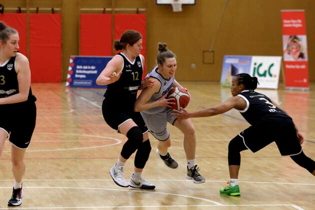 22 01 2022, 2 Toyota Womens Basketball Bundesliga North, DBBL, season 2021 2022, women, Chemcats Chemnitz USV VIMODROM Baskets Jena Lucile Peroche, ChemCats Chemnitz Chemnitz Sporthalle am Schlossteich Saxony Germany