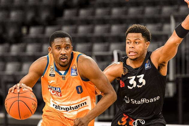 GER, BBL, ratiopharm Ulm vs Niners Chemnitz 22 01 2022, ratiopharm arena, New Ulm, GER, BBL, ratiopharm Ulm vs Niners Chemnitz, pictured Semaj Christon Ulm, 0 , Eric Washington Chemnitz, 33 nordphotoxGmbHx xHafner nph00200