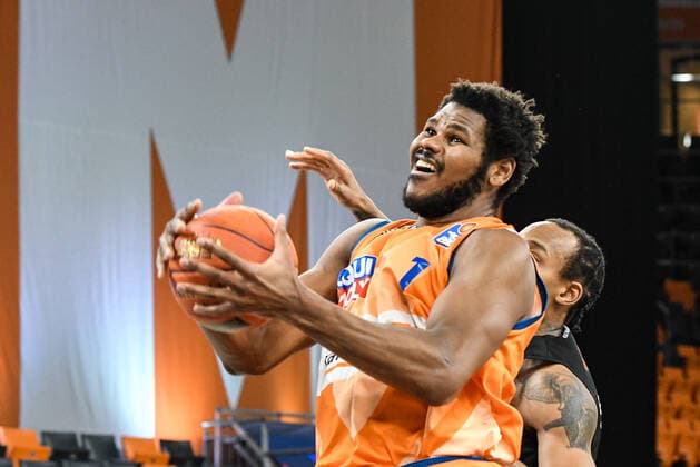GER, BBL, ratiopharm Ulm vs Niners Chemnitz 22 01 2022, ratiopharm arena, New Ulm, GER, BBL, ratiopharm Ulm vs Niners Chemnitz, pictured Cristiano Felicio Ulm, 1 gets the rebound nordphotoxGmbHx xHafner nph00200