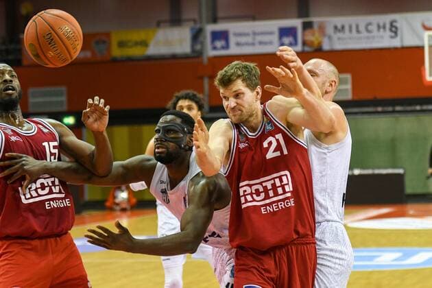 J D Miller, Eddy Edigin, Florian Koch, Robin Christen 18 matchday, Basketball Bundesliga, Basketball season 2021 2022, Germany, easyCredit BBL, Germany, Giessen 46ers, giessen red, men, Jobstairs GIESSEN 46ers Hamburg Towers, men,Hamburg Towers in white