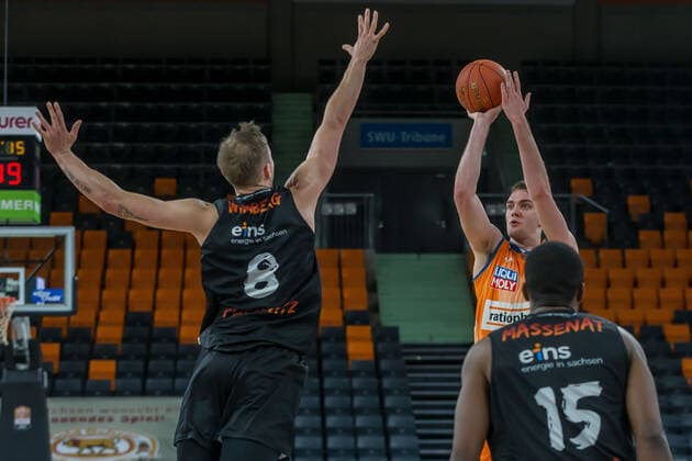 22 01 22, Neu Ulm, Germany, ratiopharm Arena, ratiopharm ulm vs Niners Chemnitz Basketball Bundesliga, Niklas Wimberg Niners Chemnitz , Philipp Herkenhoff ratiopharm ulm and Frantz Massenat Niners Chemnitz in duel Photo H Langer Neu Ulm ratiopharm Arena Bayern Germany  langer20220122_1135 Langer-541