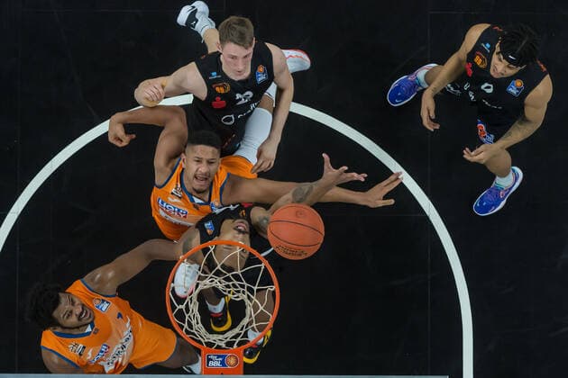 22 01 22, Neu Ulm, Germany, ratiopharm Arena, ratiopharm ulm vs Niners Chemnitz Basketball Bundesliga, Christiano Felicio ratiopharm ulm , Darion Atkins Niners Chemnitz , Karim Jallow ratiopharm ulm , Mindaugas Susinskas Niners Chemnitz and Nelson Weidemann Niners Chemnitz in duel Photo H Langer Neu Ulm ratiopharm Arena Bayern Germany  langer20220122_1137 Langer-541